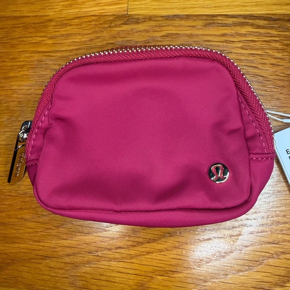 Lululemon Everywhere Belt Bag Nano Pink | NWT | Mini Crossbody Pouch Keychain - Picture 2 of 6